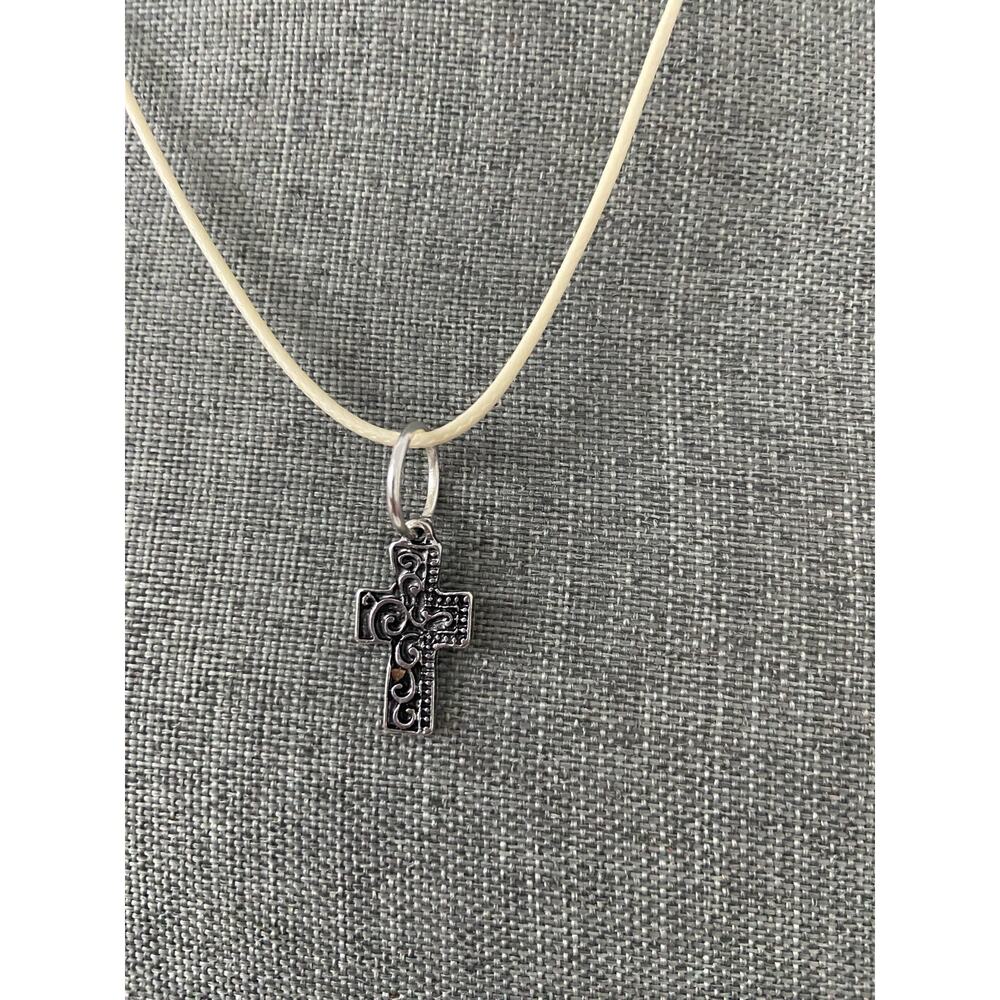 cross pendant necklace - Picture 4 of 5